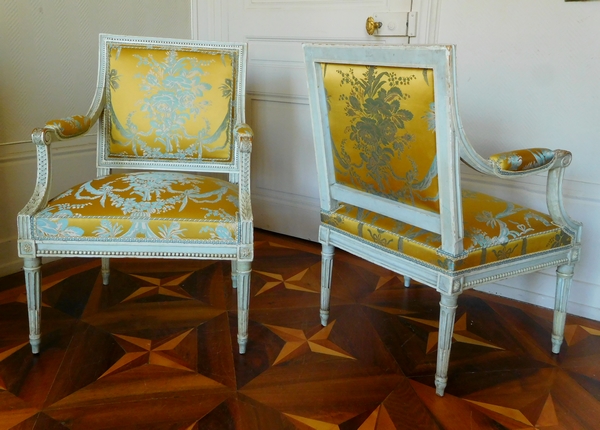 Pluvinet : mobilier de salon 4 pièces d'époque Louis XVI, damas de soie jaune - estampillé